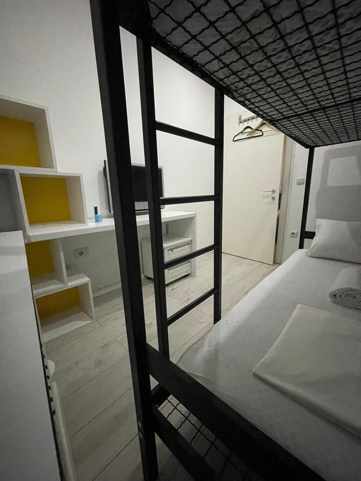 Shesh Hostel Πρίστινα Εξωτερικό φωτογραφία